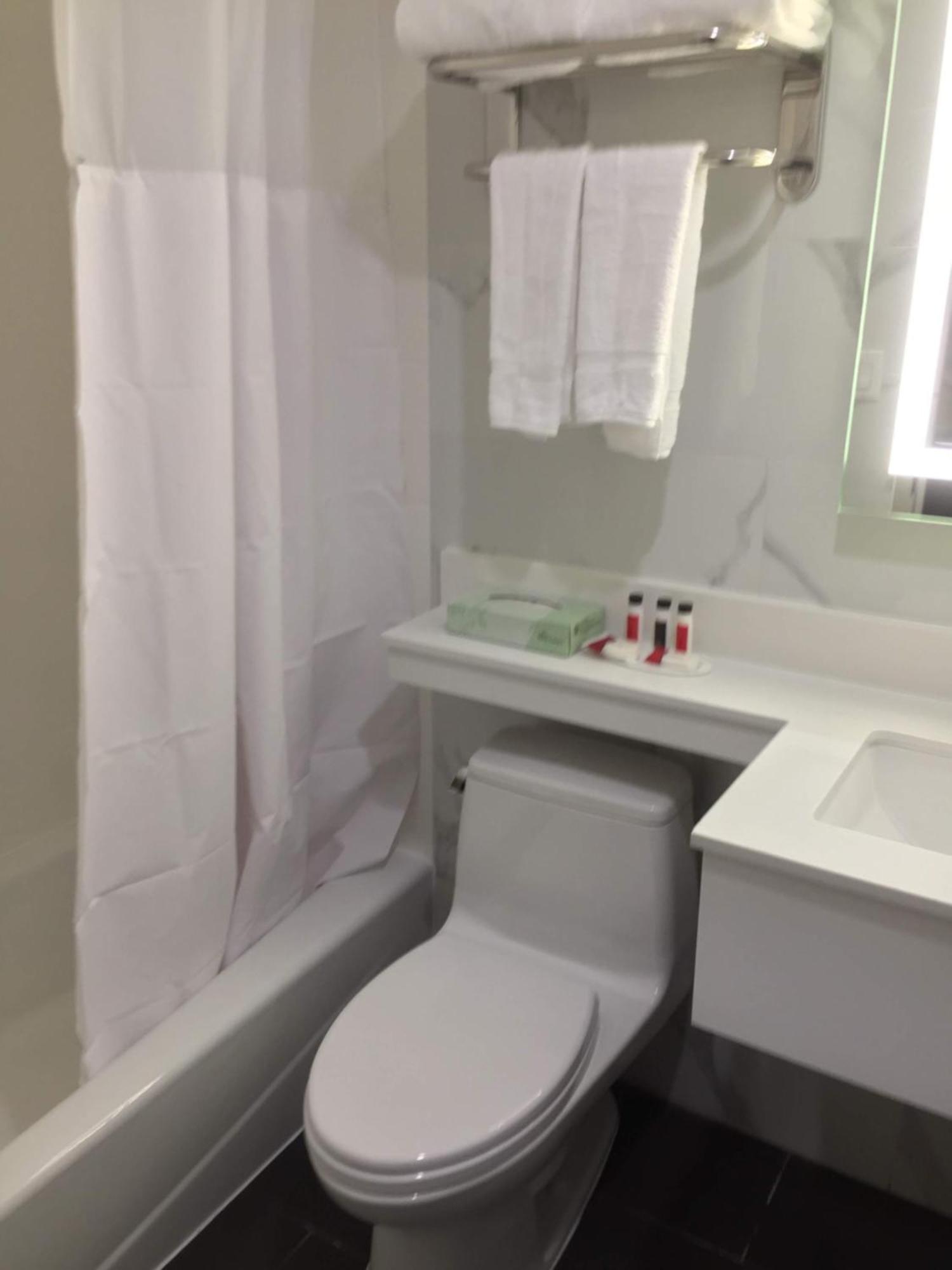 Voyage Hotel New York Bagian luar foto