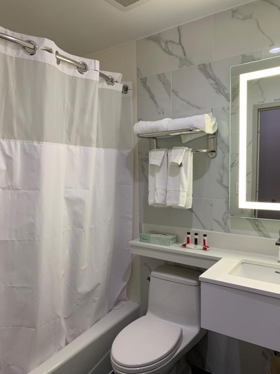 Voyage Hotel New York Bagian luar foto